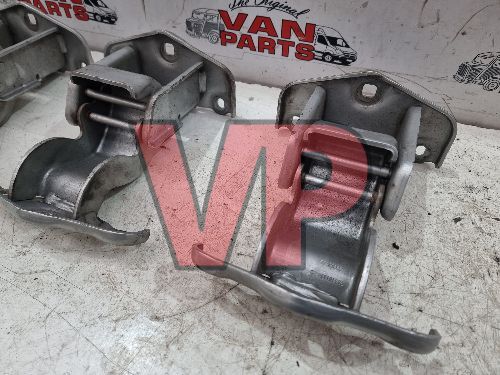 VIVARO TRAFIC Full Set of Rear Door Hinges Left Right Silver (14-19)