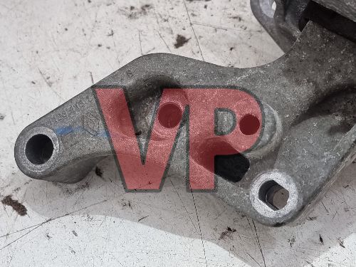 VIVARO TRAFIC - 1.6 Engine Mount Mounting Bracket (14-19)